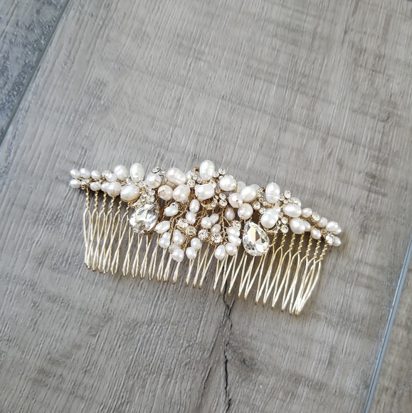 Jeweled Pearls and Crystal wedding hairpin NWOT